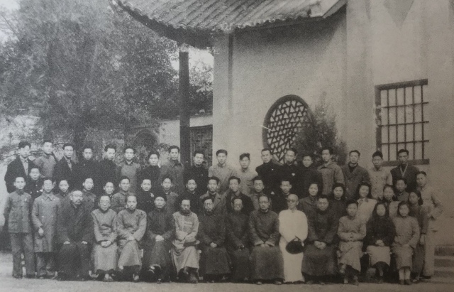 "建阳","复员回沪"四个历史时期,中文系都未曾停辍,一直为暨南大学的