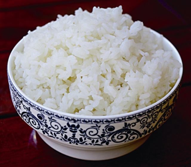 米饭本身是非常的普通的存在,但是最近一碗米饭却火了起来,可能小伙伴