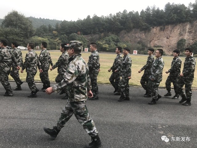 帅呆了!万家星城社区民兵连实战训练,现场上演"大片!