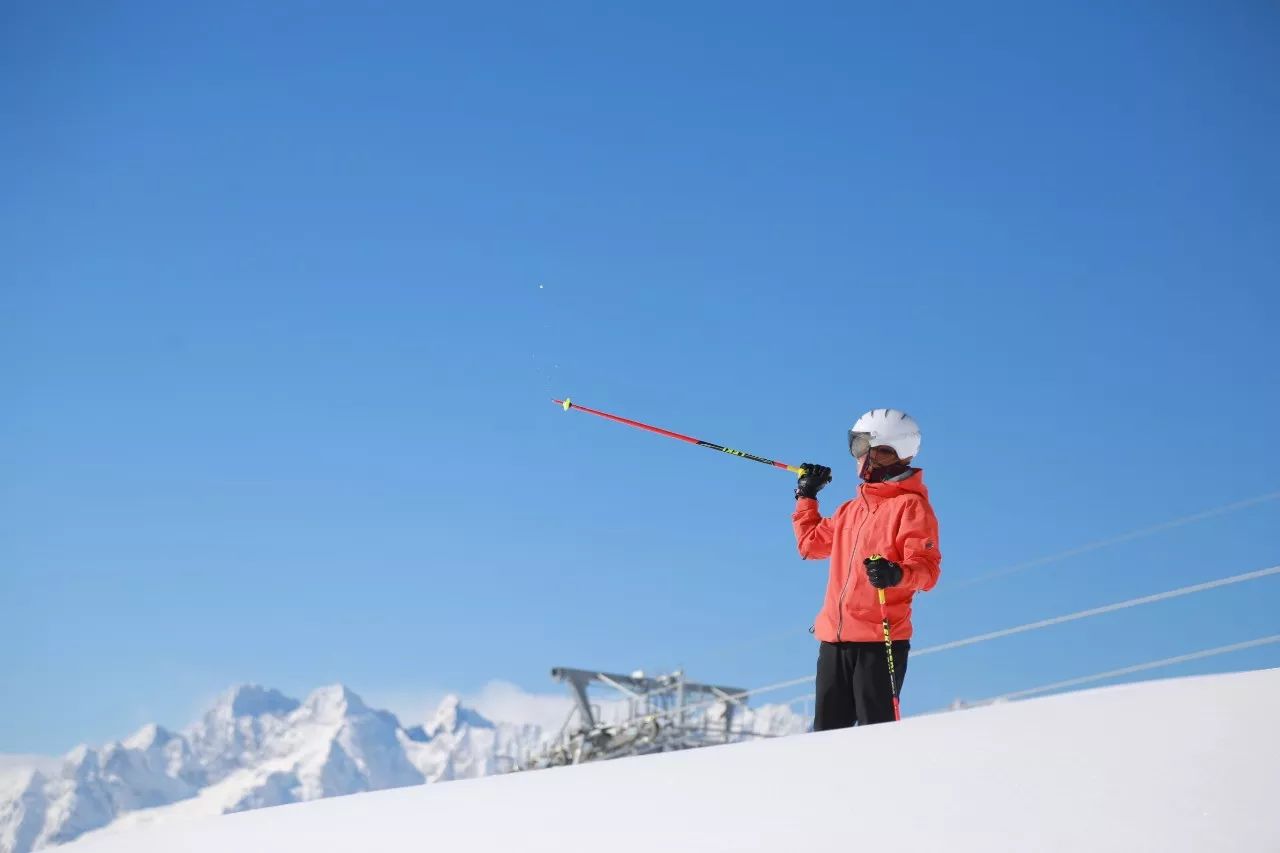 谈球吧体育分享会 初进雪场你知道这些滑雪安全守则和雪场“潜规则”吗？(图3)