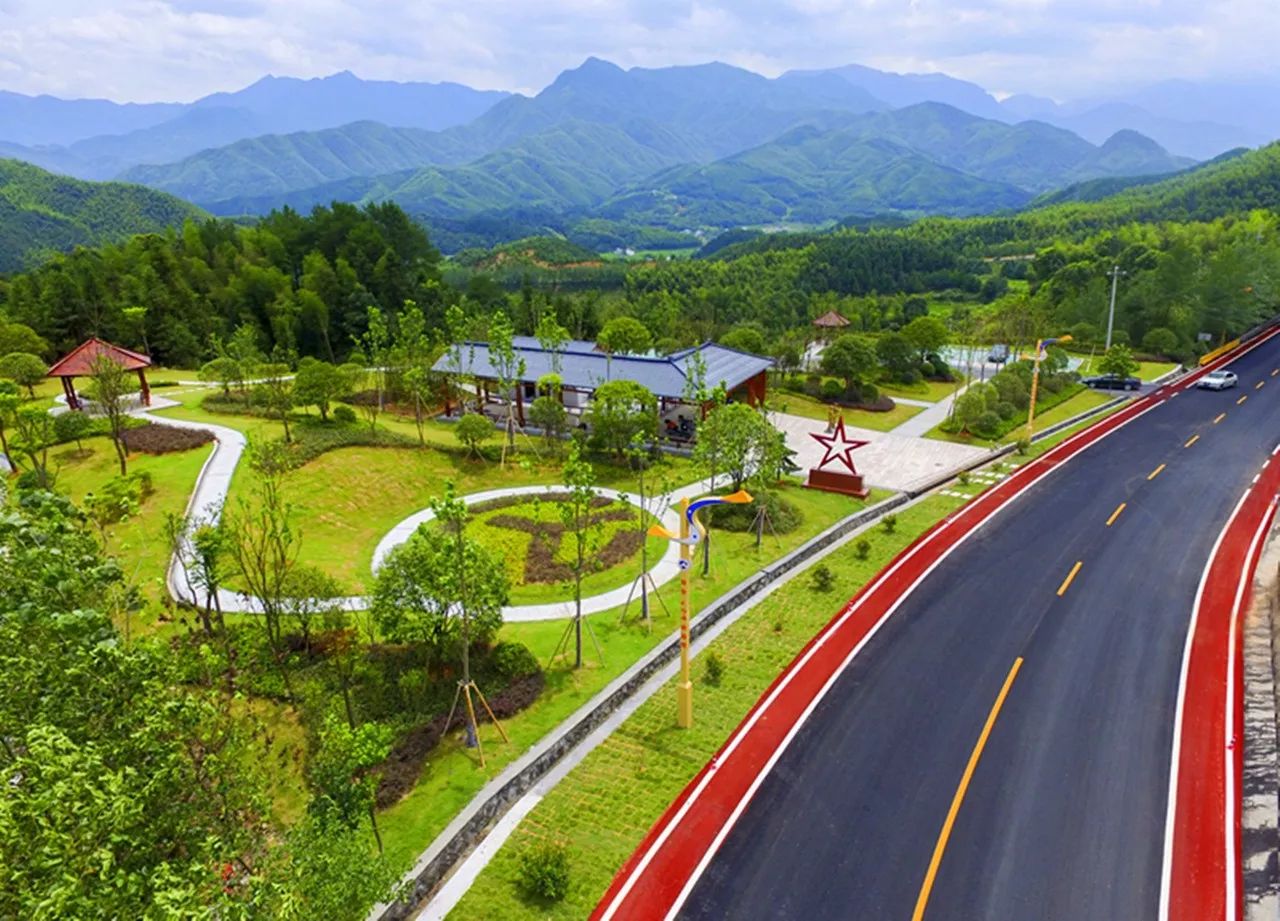 芦万武省级示范路沿途的7个公路驿站全部开放 这条美丽的彩色旅游