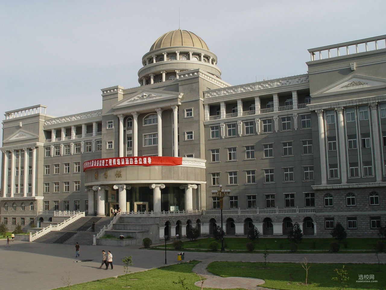 太原科技大学图书馆(原太原重型机械学院图书馆)建立于1952年,1965年