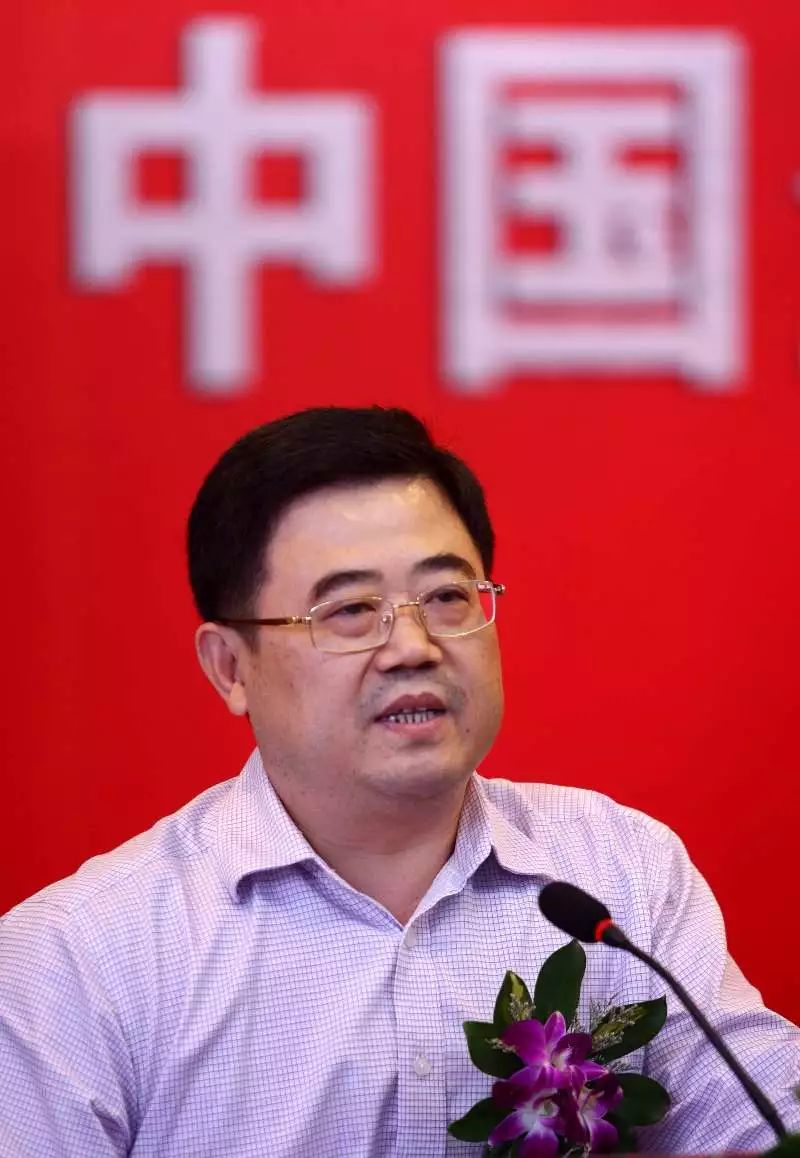 报人谭军波:每一次华丽转身均为落荒而逃