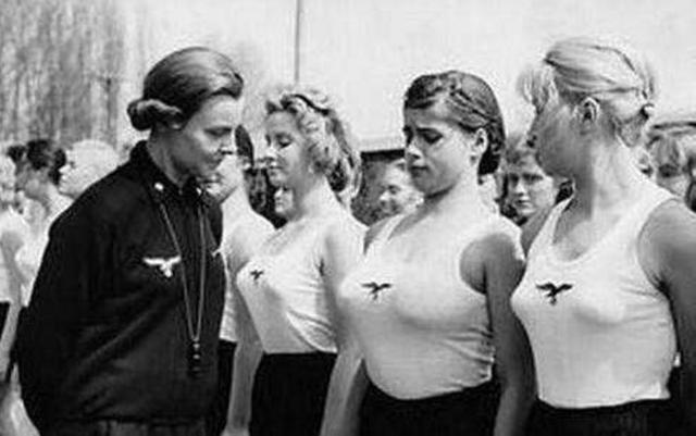 希特勒成立了一支女子特种部队,身穿护士服,可不是