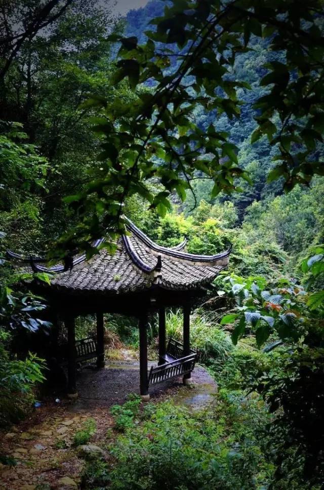 长亭外,古道边,芳草碧连天.