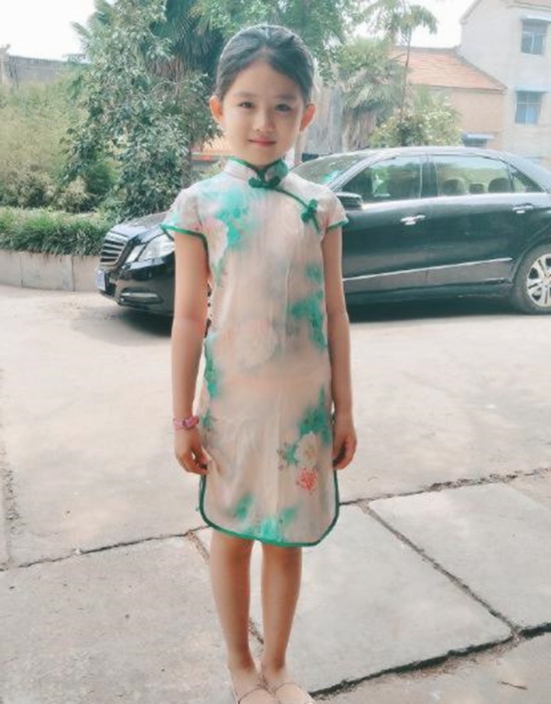 其实,她的真名叫王亭文,出生于河南省郑州市,从小就学习舞蹈,因为长相