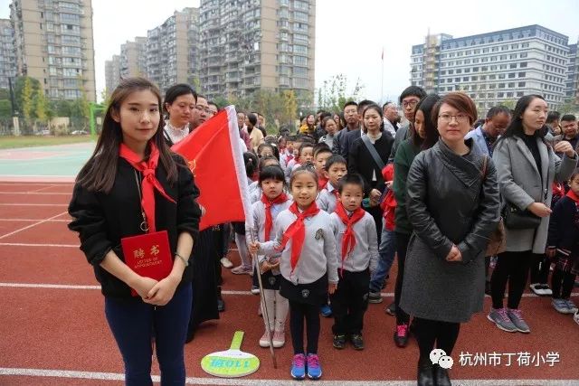 红领巾代代传杭州市丁荷小学2017届新生入队仪式