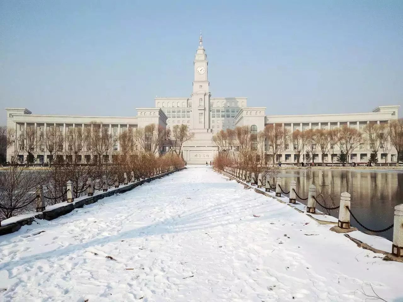 哈师大初雪初雪后的蓝天好久不见