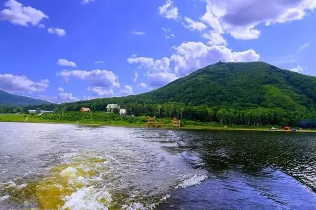 旅游 正文  旅游资源丰富 穆棱市有六峰湖,东北红豆杉资源保护区,苇子