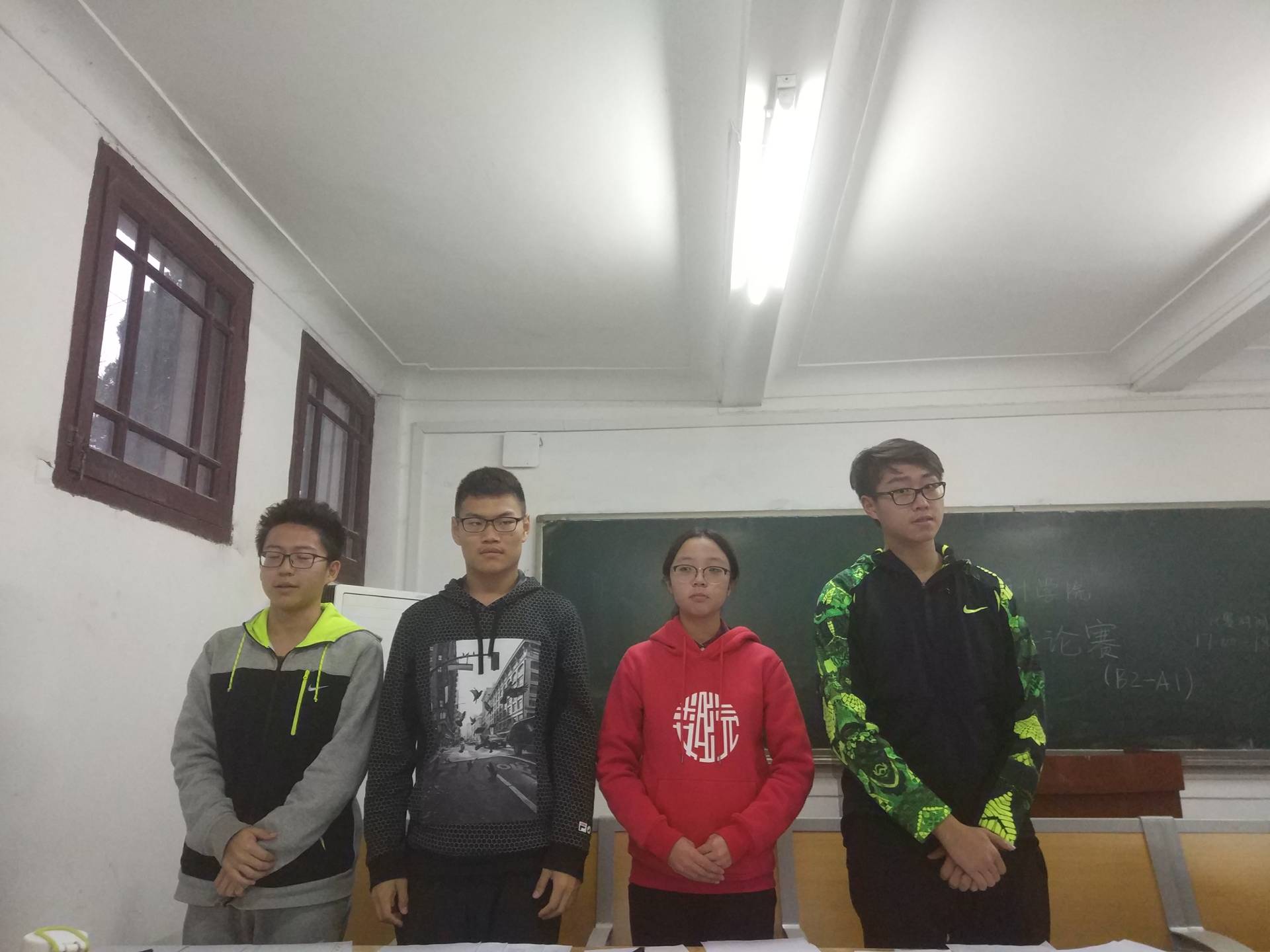 云帆 瞿响宇 刘虹旭a1反方(17数学类一班):对方说的都不队蔡天浩 黄晶