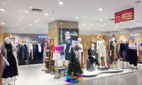 活动力度:以上专柜指定款服饰折上立减100元;任意消费赠西贝莜面村8.