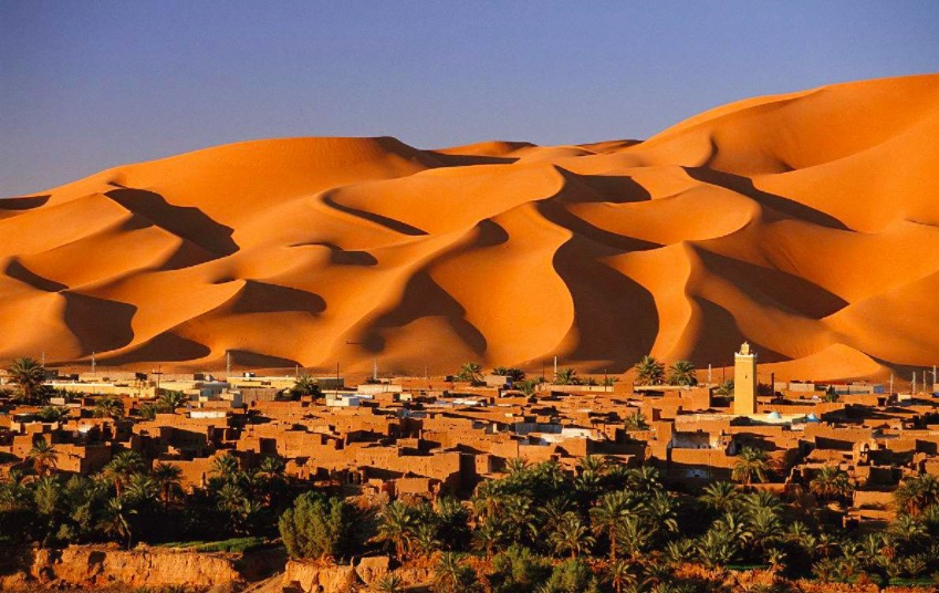 每想你一次,天上飘落一粒沙,从此形成了撒哈拉.