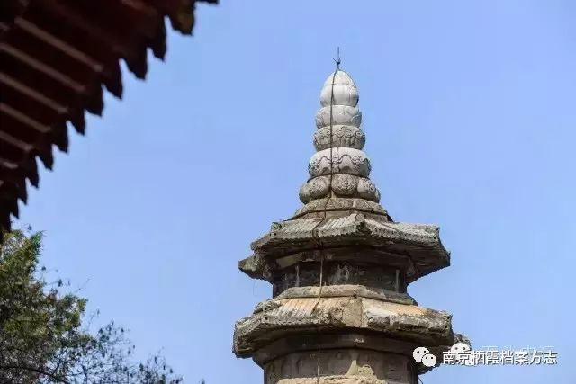 《中国建筑史》中,以400余字,附图2帧的篇幅,详细介绍栖霞寺舍利塔"