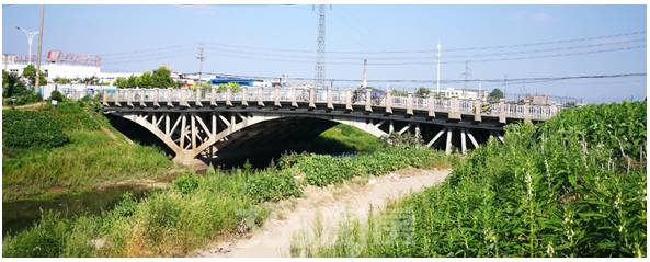 芜湖市扁担河二桥位于龙山街道(原大桥镇)和平路,北接桥北工业园,南接