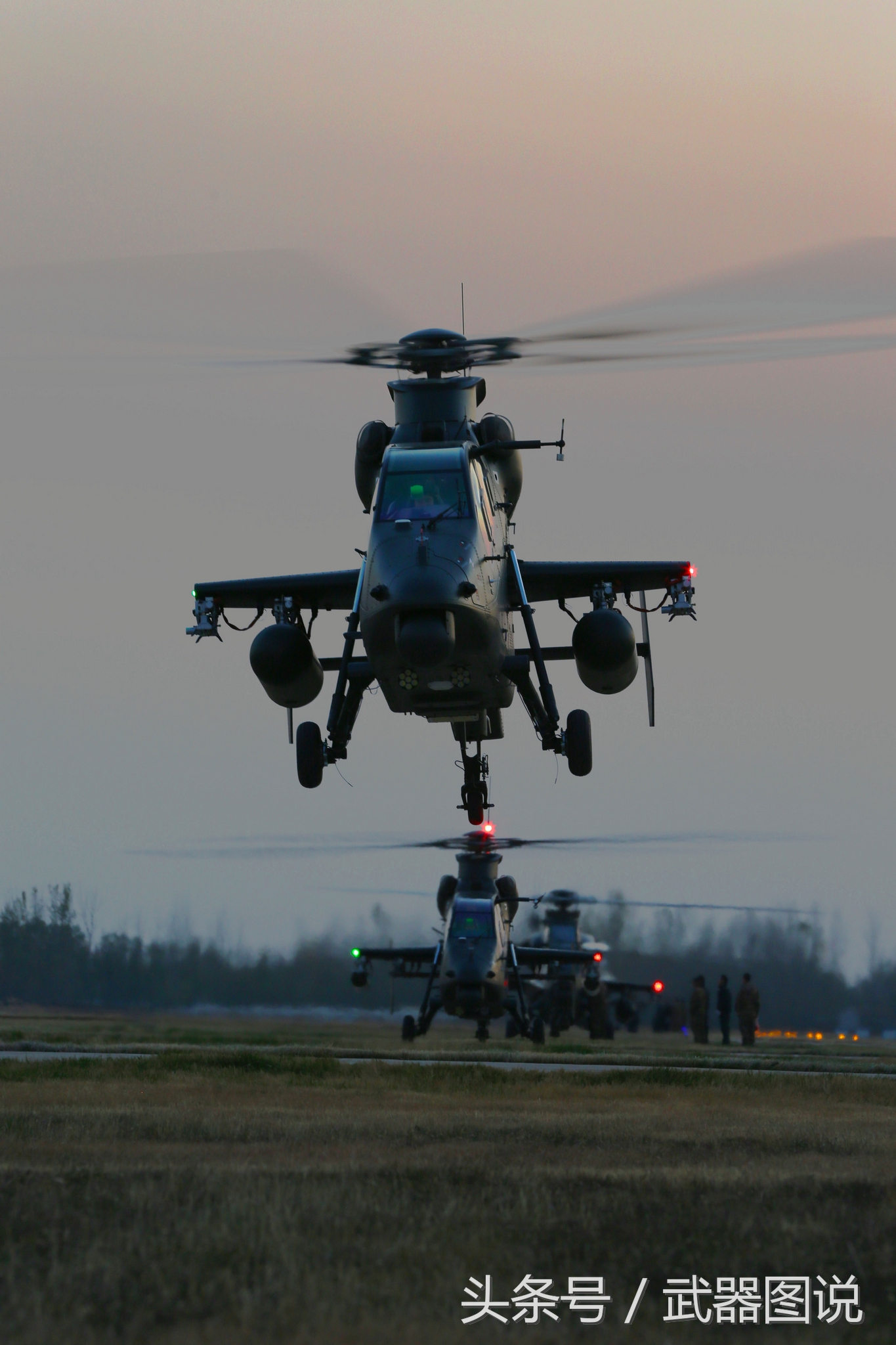夜间训练的中国直19武装直升机高清大图