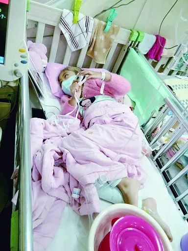 泪奔徐州这个品学兼优的8岁女孩突患恶性肿瘤化疗中还坚持写作业