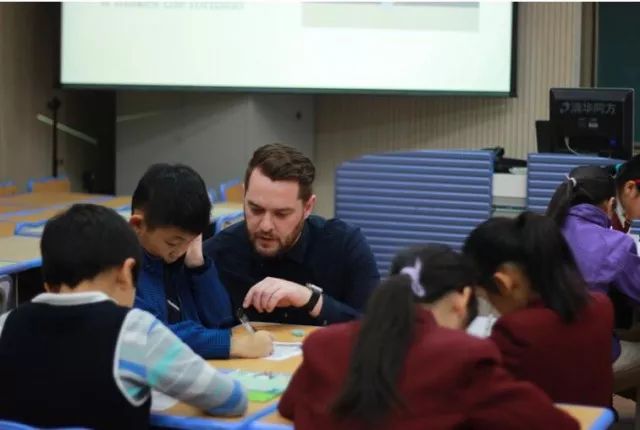 这所小学的外国老师打擂台!看看真正的"西方课堂"是什么样