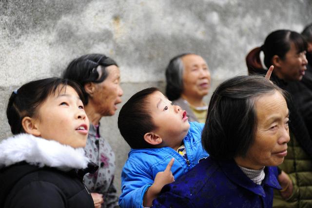 这个村子安静了600年，在这一天里，却引来三架飞机围观！