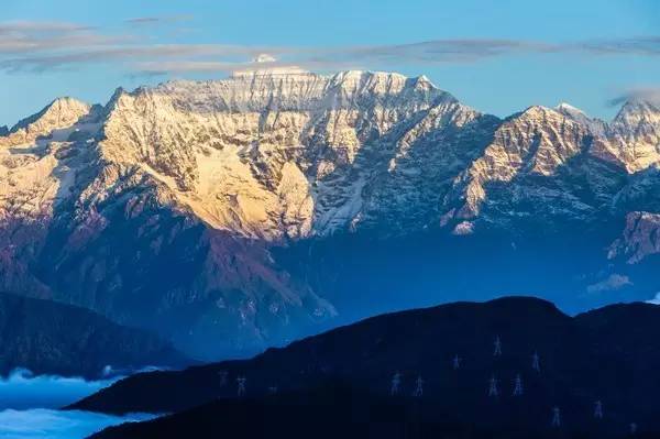 旅游频道  > 正文   最佳拍摄点:雅家埂山口,九海子山,折多塘等 山峰