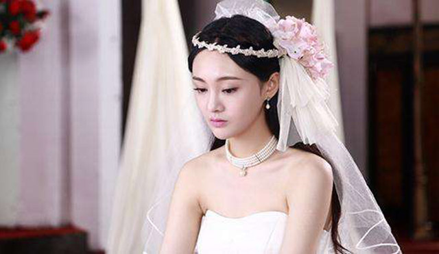 穿婚纱最美的女星_杨紫穿婚纱的最美图片