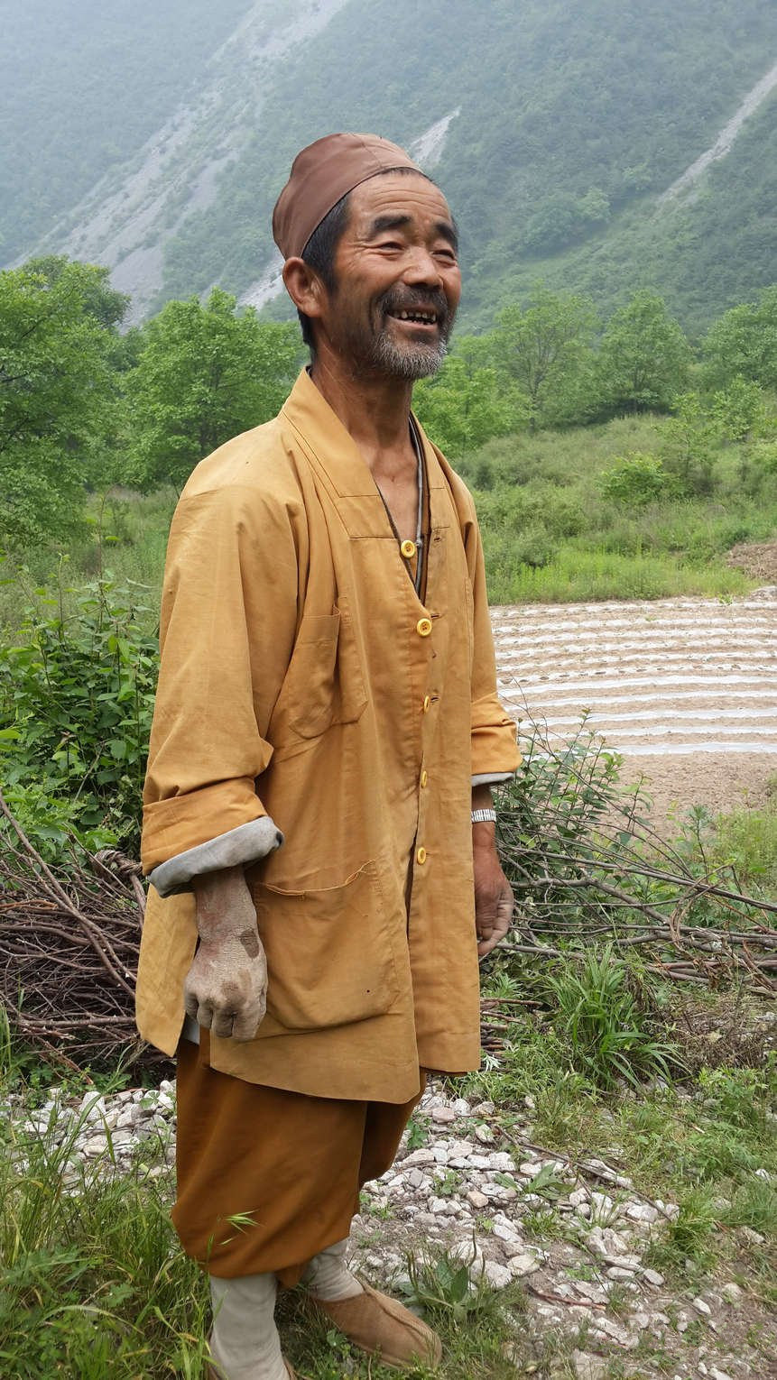 七旬老汉深山隐居每年下山一次过午不食