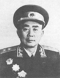 第65军首任军长邱蔚,于1957年不慎落水身亡,成为1955年授衔后首位去世