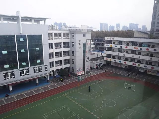 汉中某小学,课间10分钟,不能出去玩?