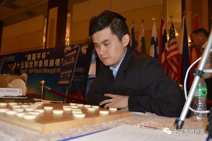 象棋世锦赛王天一死里逃生 郑惟桐险胜匹马领先