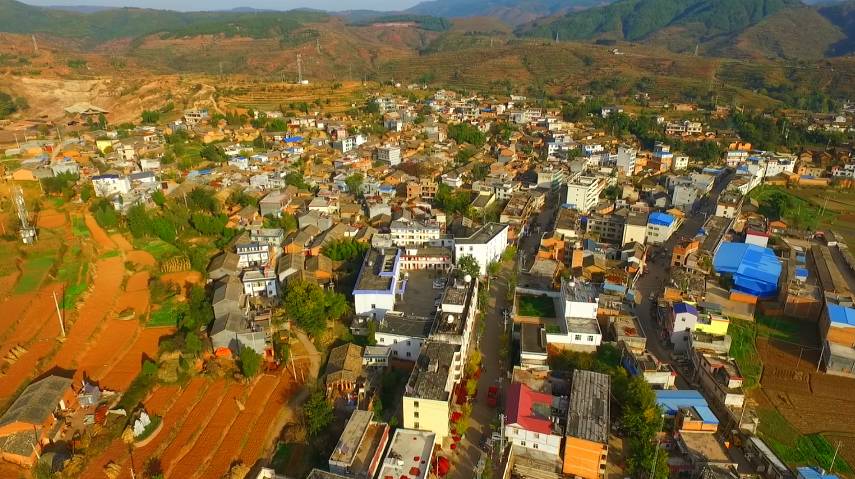 会泽城里人口_会泽大海草山(2)