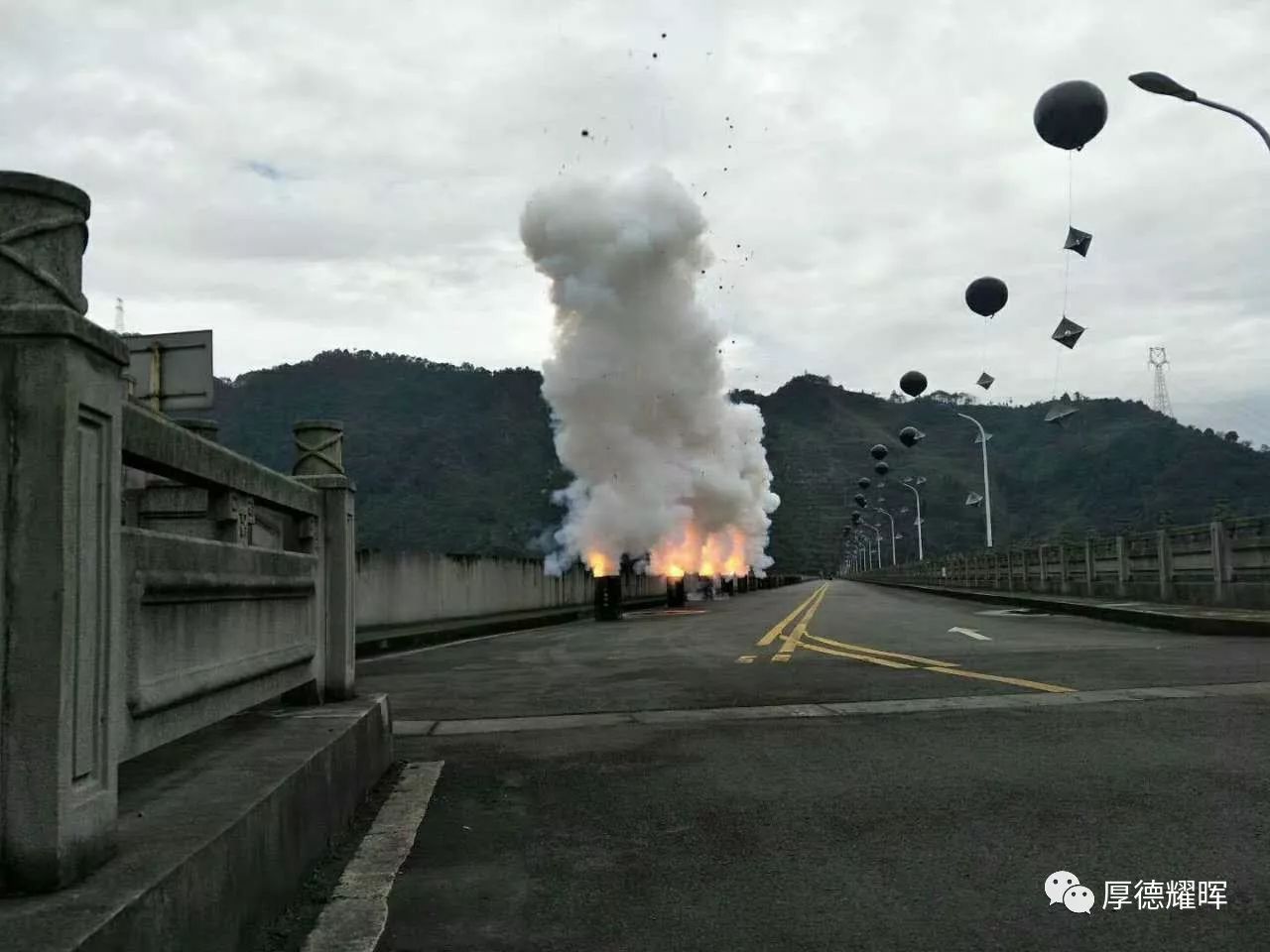 四川成都都江堰紫坪铺电站防空袭演习