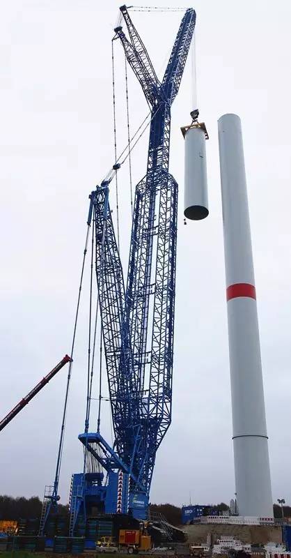 【特写】7天组装1000吨履带吊 吊6.2mw风电