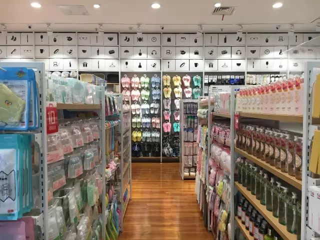 上蔡鞋服内衣化妆品批发市场_化妆品卡通图片