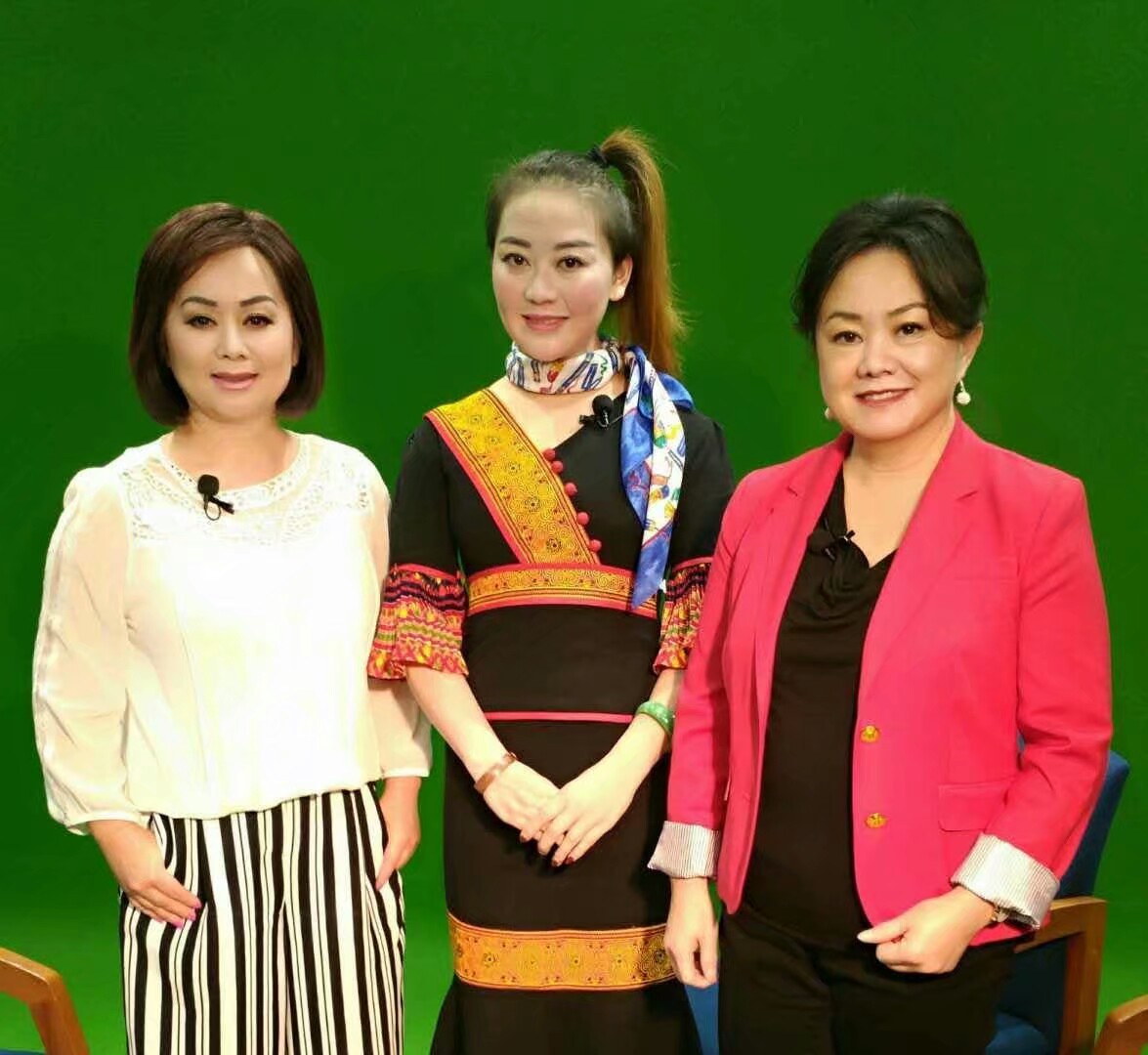 中国苗族歌手邹兴兰接受 3hmong tv