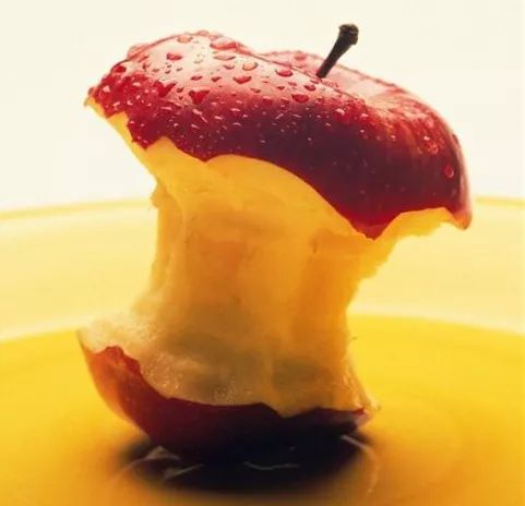 吃苹果别啃苹果核
