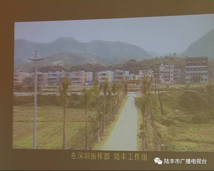 在八万镇吉水村扶贫座谈会上,汕尾市委常委,陆丰市委书记邬郁敏,汕尾