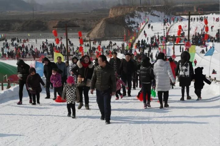 滑雪场雪魔方冰瀑告别矮 少 短拥抱高 多 长狼牙山滑雪场一个不一样的