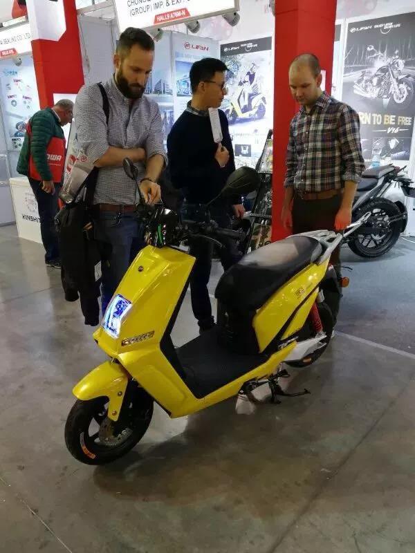 vespa 电动车正式量产,这样的vespa你们接受吗?