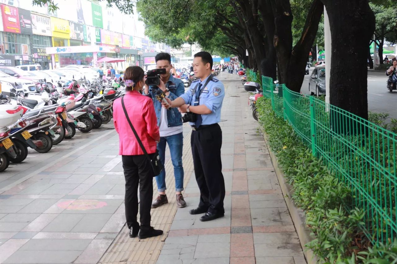 警民合作今日在森林中心城开展五防知识宣传暨提升群众