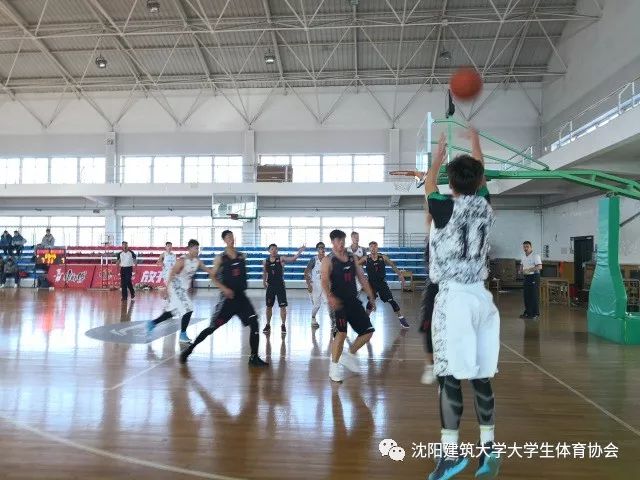 沈阳地区大学生篮球锦标赛中,我校战胜辽宁科技大学