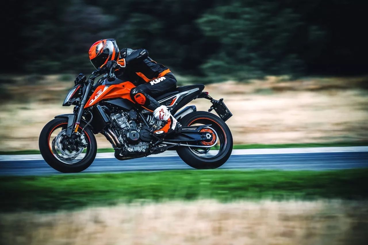 动态图集:ktm 全新街车 duke 790