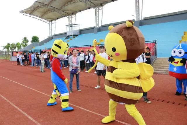 我校第三十六届运动会圆满闭幕