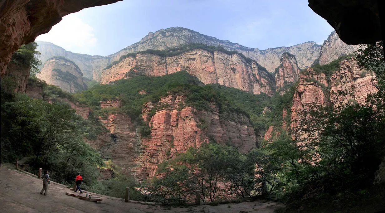 01 嶂石岩村 它是太行山中一座小山村,中国三大砂岩地貌之一的嶂石岩