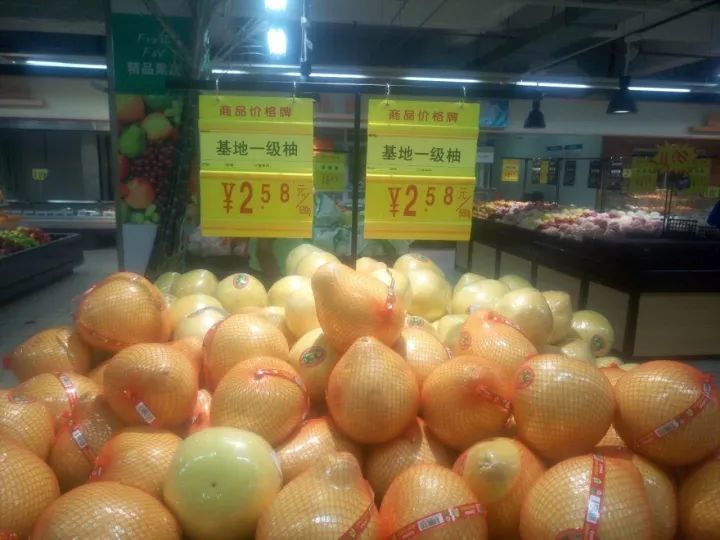 信阳低于2元/斤的蔬菜很少,上海某区联华超市蔬菜部分低于2元/斤.