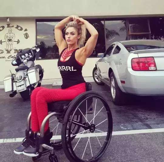 她是轮椅上的健身女神 最美的残疾人!