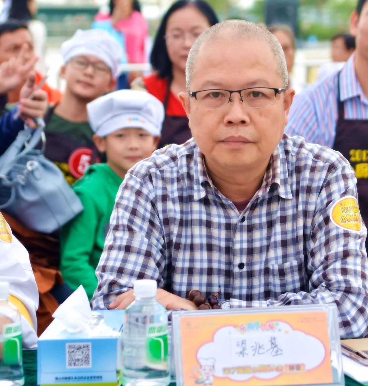 顺德区点心师联谊会副会长 梁兆基顺德区厨师协会会长 罗福南他们分别