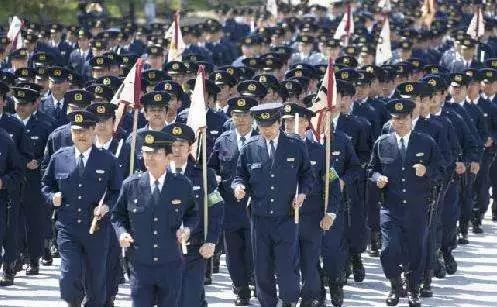 由于江歌案我们有必要对比下日本警察和中国警察