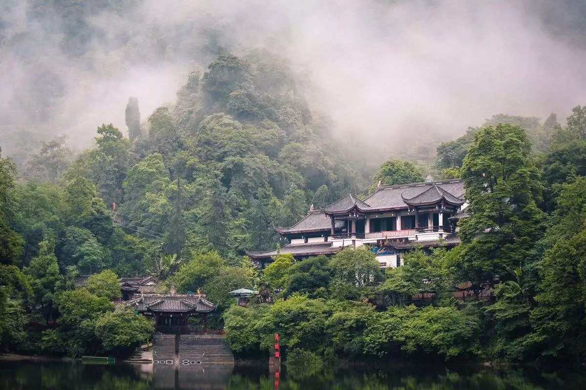 踏青扫祭,唯青城山最美.