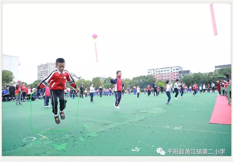 脚尖上的亲情家校间的热情萧江二小亲子运动会纪实