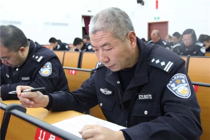 福泉监狱组织全监民警开展学法用法考试