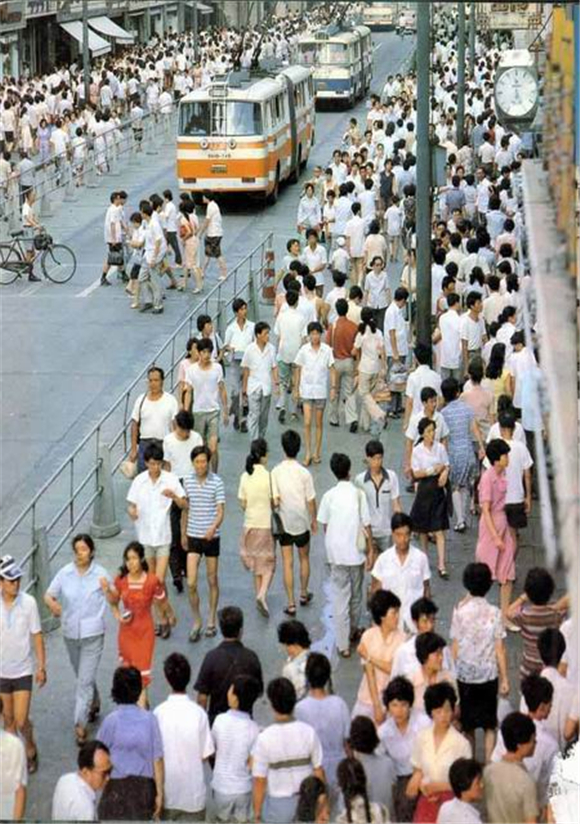 [转载]1987年上海老照片:图5大多人没见过,图8让人怀念,图9已经没有